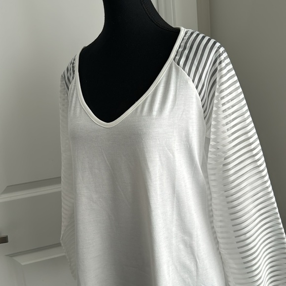 CUPSHE Cotton Long Tee with Sheer Sleeves - Picture 2 of 8